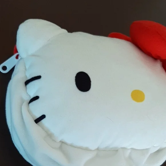 Hello Kitty Plush Crossbody Bag - Picture 6 of 7